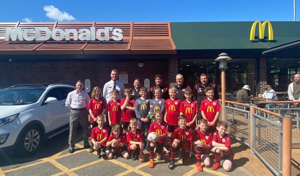 McDonald’s franchisee, David Wynne, who runs and operates numerous restaurants across the Cornwall and Plymouth area has recently partnered with Charlestown Youth Football Club to help fund kits for the club’s upcoming summer season.