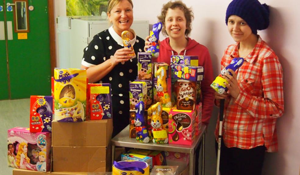 Pictured (L-R): Tanya Crago (Lead Nurse in Paediatric Oncology), Jasmine Bayly and her friend Maia McAdam.