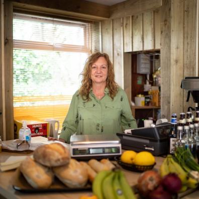 Devon publicans open farm shop and café to help support local residents